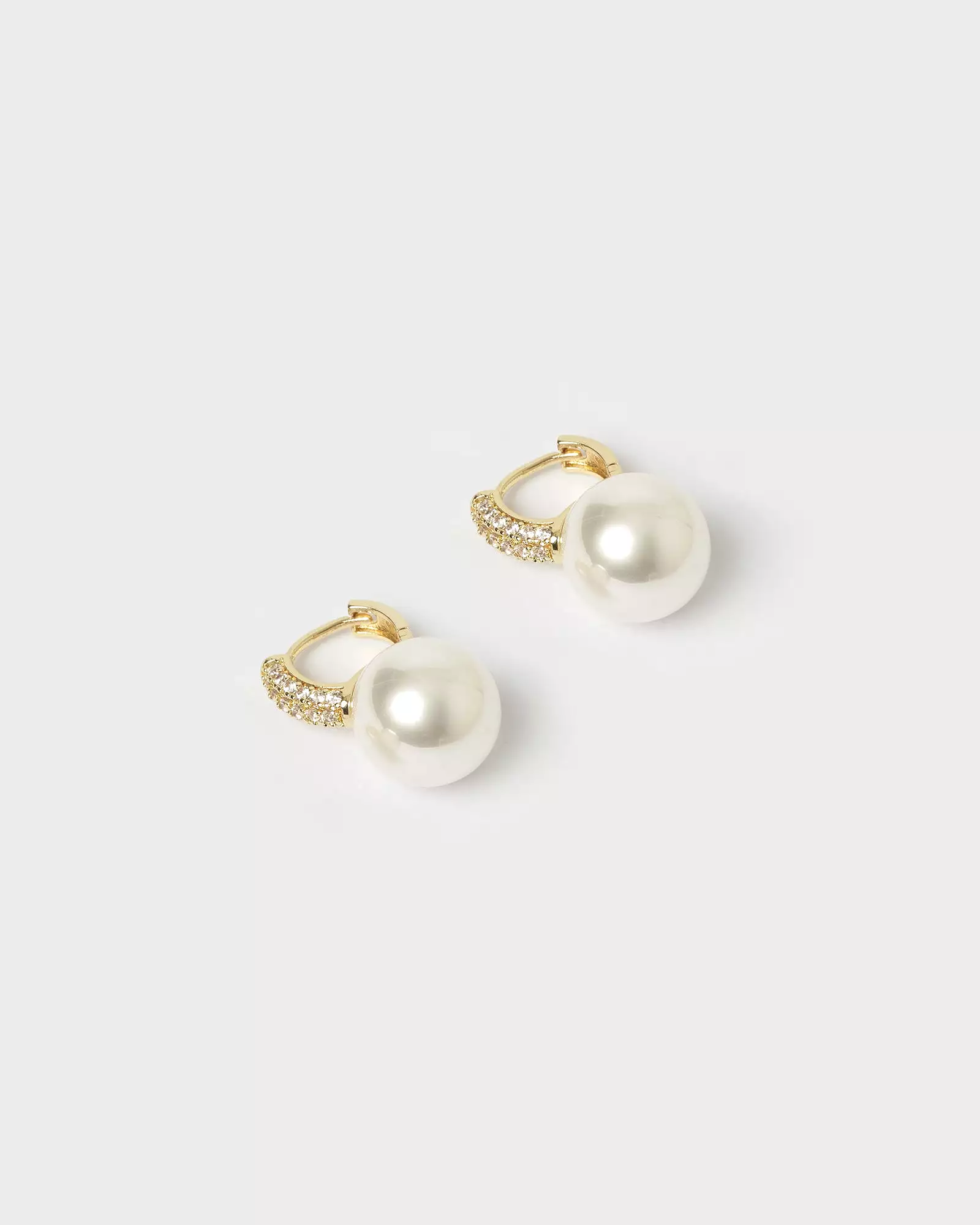 Izoa Jules Huggie Earrings Gold Pearl