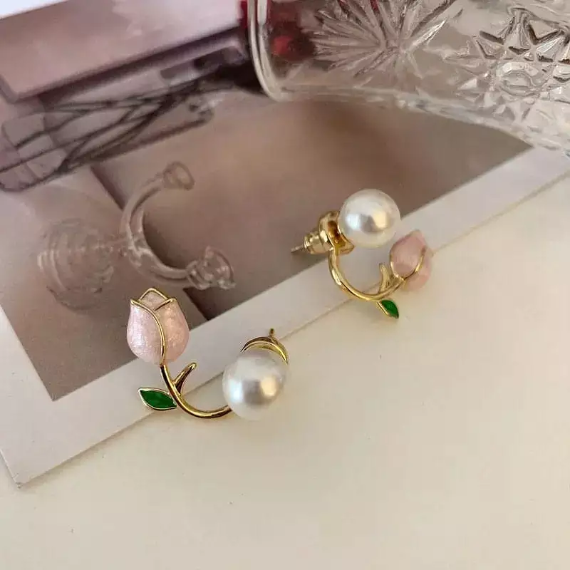 Tulip Pearl Earrings